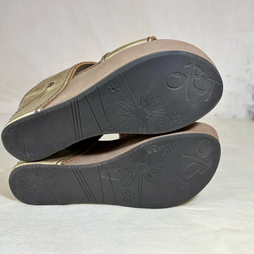 OTBT Women’s Layover Wedge Sandals Gold With Turquoise Accents Size 9